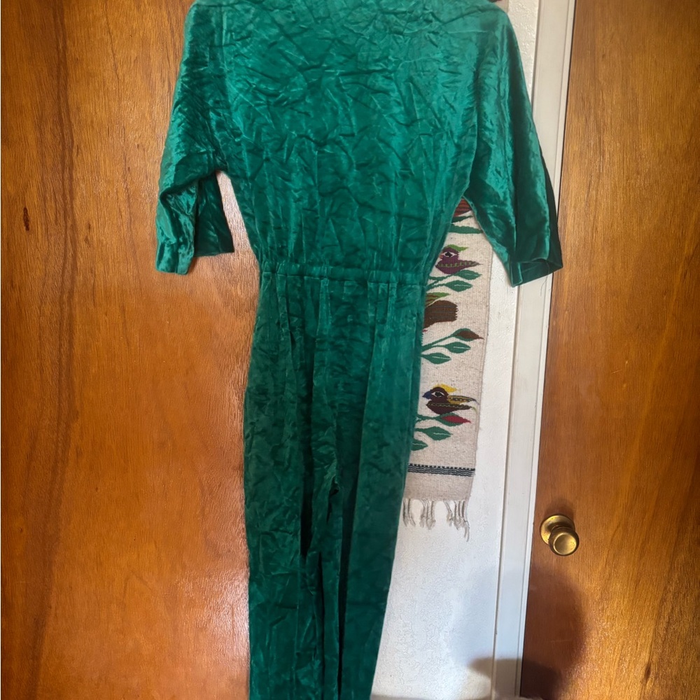 Elegant Green Velvet romper - Picture 6 of 6
